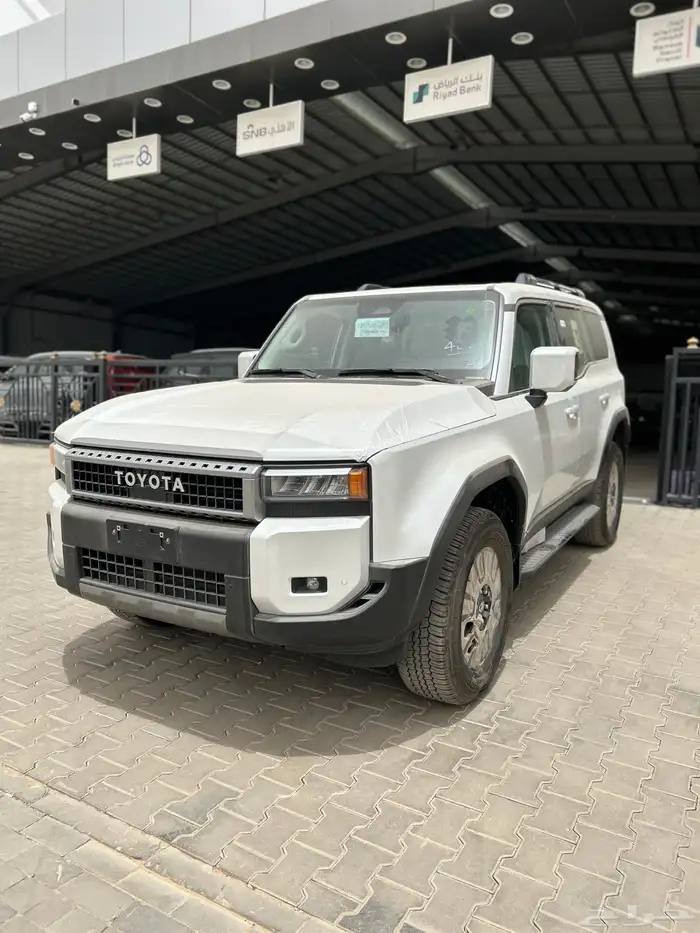 تويوتا   برادو TXL-3بنزين 2025 ابيض 222550 شامل الضريبة 2