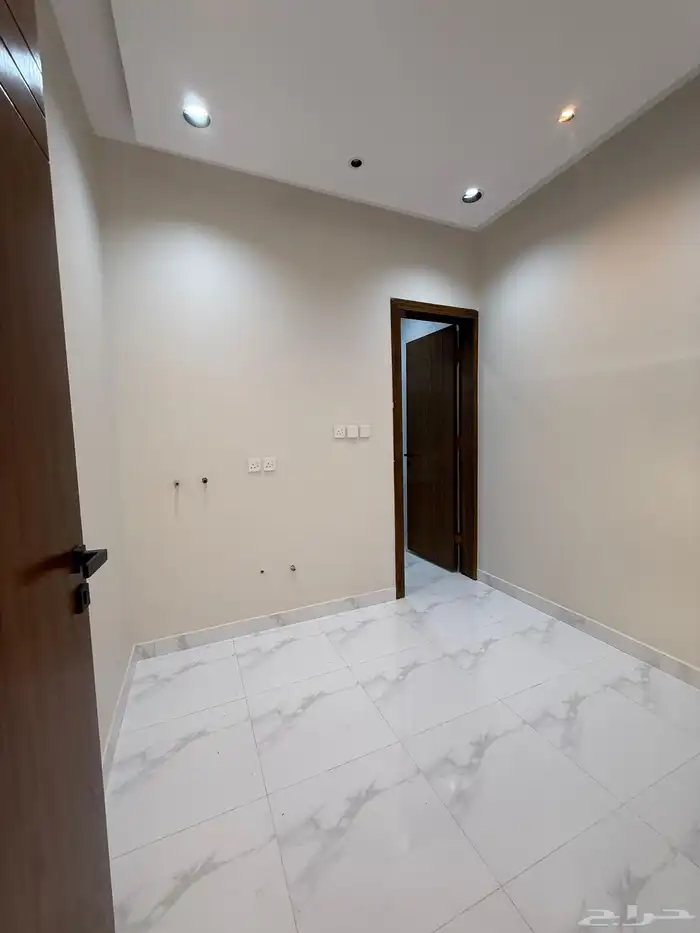 للبيع ارواف علويه وشقق ارضيه ببايكة سيارة ف شمال الخميس 49