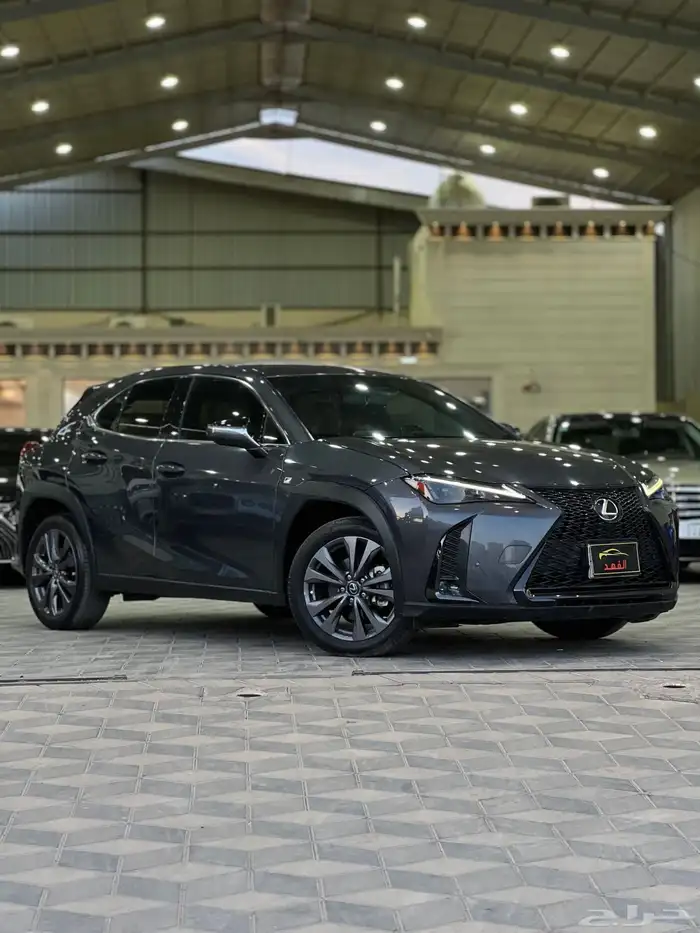 لكزس - 2023 - UX200 - فل كامل - اف سبورت 1