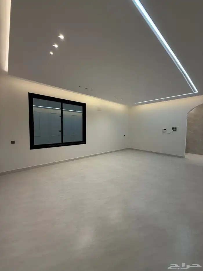 للبيع شقه ارضيه ببايكة سيارة وشقه علويه ف ابها حي الزهور 34