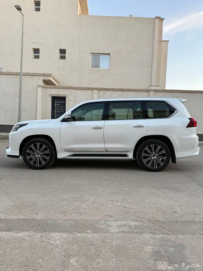 تم البيع تم البيع لكزس LX 2016 عداد 128 شرط 1