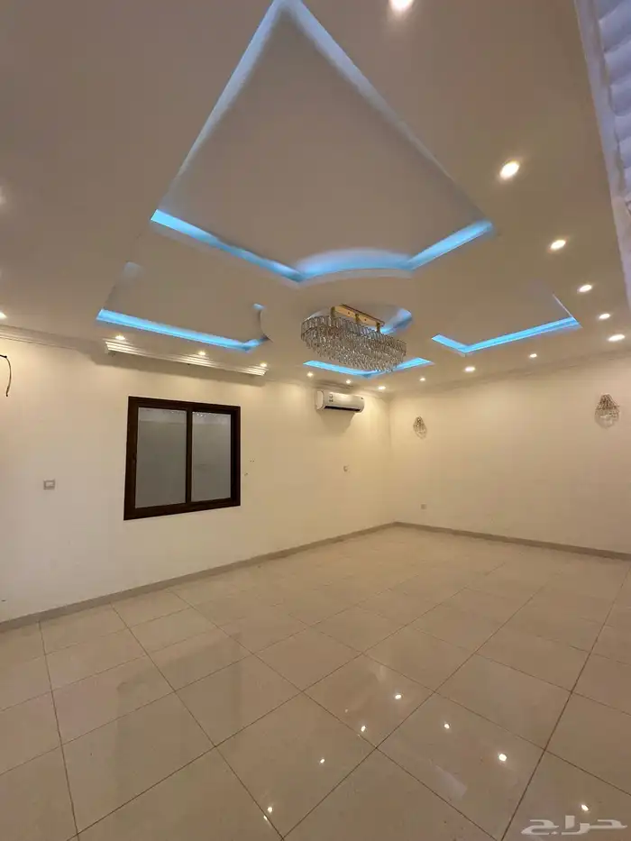 للايجار فيلا كبيرة موؤثثة في حي الشعلة 1