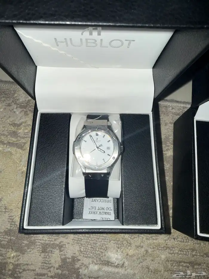 ساعات هوبلت ماستر على الشرط 5