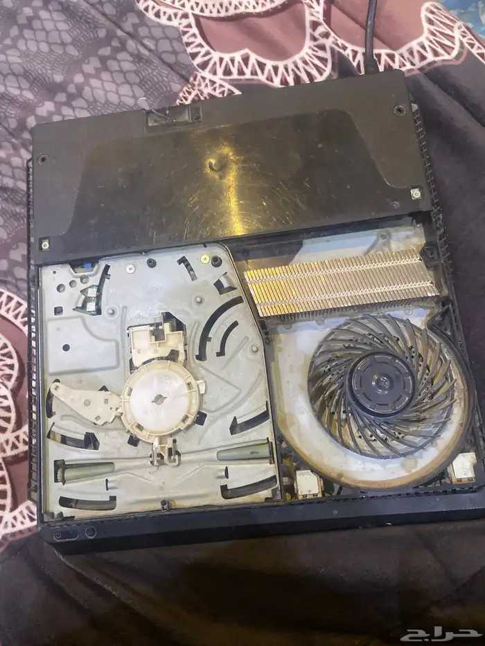 سوني 4استخدام سنه ونص سبب البيع شراء سوني 5 مابها اي خراب 0