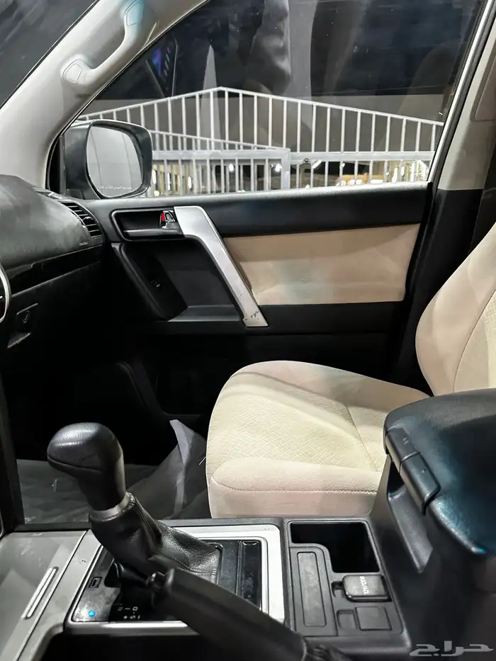 برادو ديزل 2019 لؤلؤي بريمي لدى معرض(عبيد الرشيدي) 13