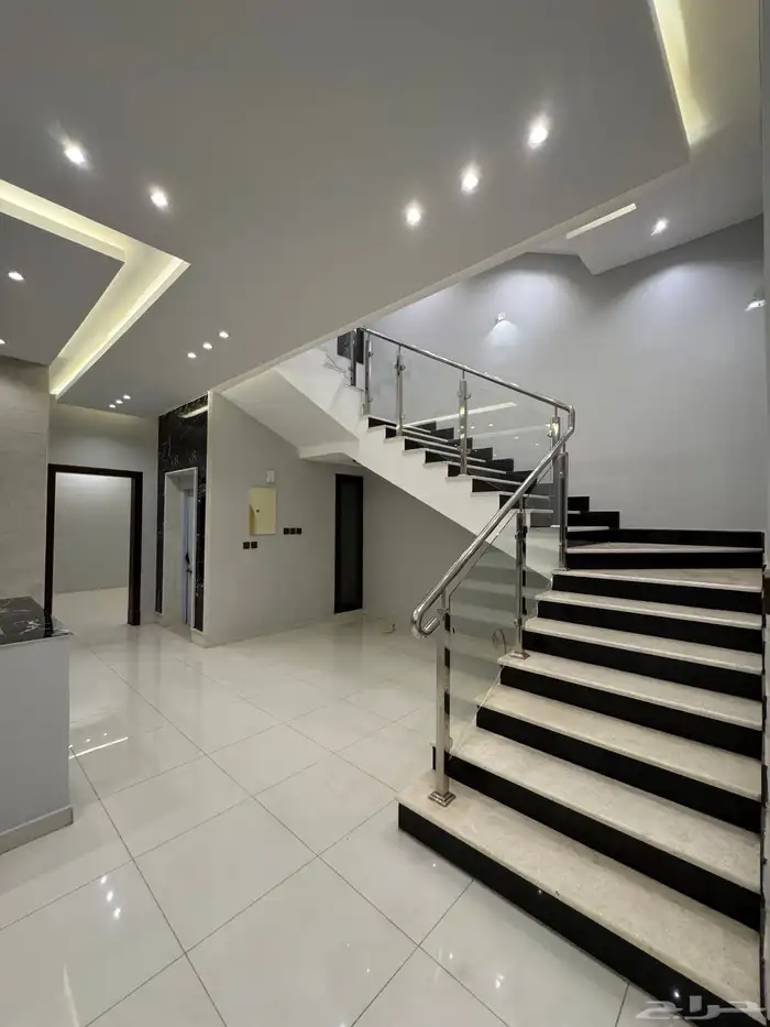 للبيع فيلا مودرن دورين وملحق بحي راقي واصل جميع الخدمات 20