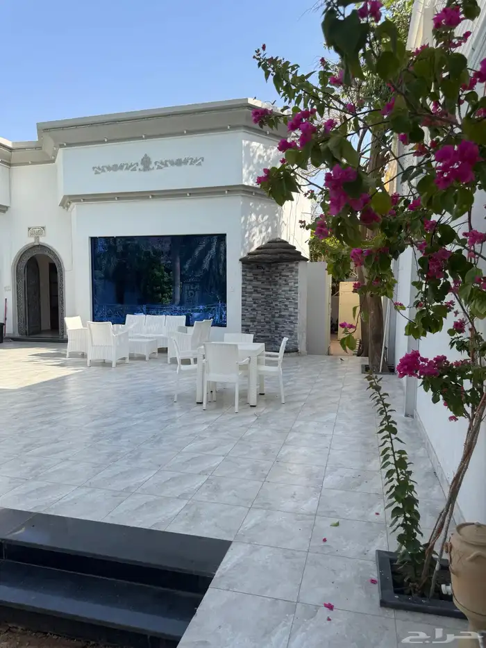 استراحة لاقينا هوم اشجار وزرع ومسبح كبير 23