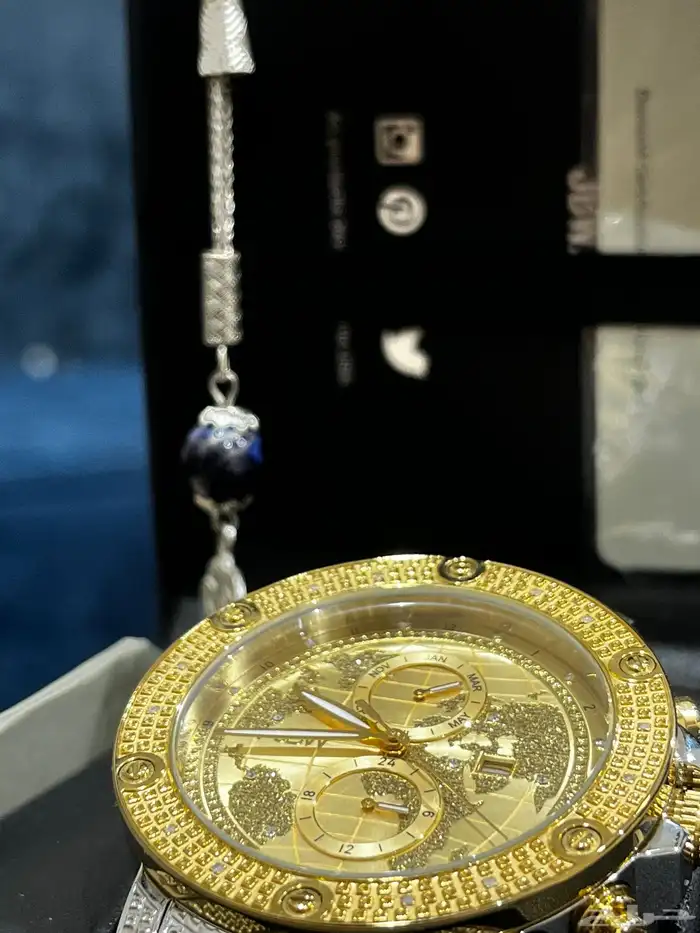 ساعة JBW ب 16فص الماس وخريطة العالم 1