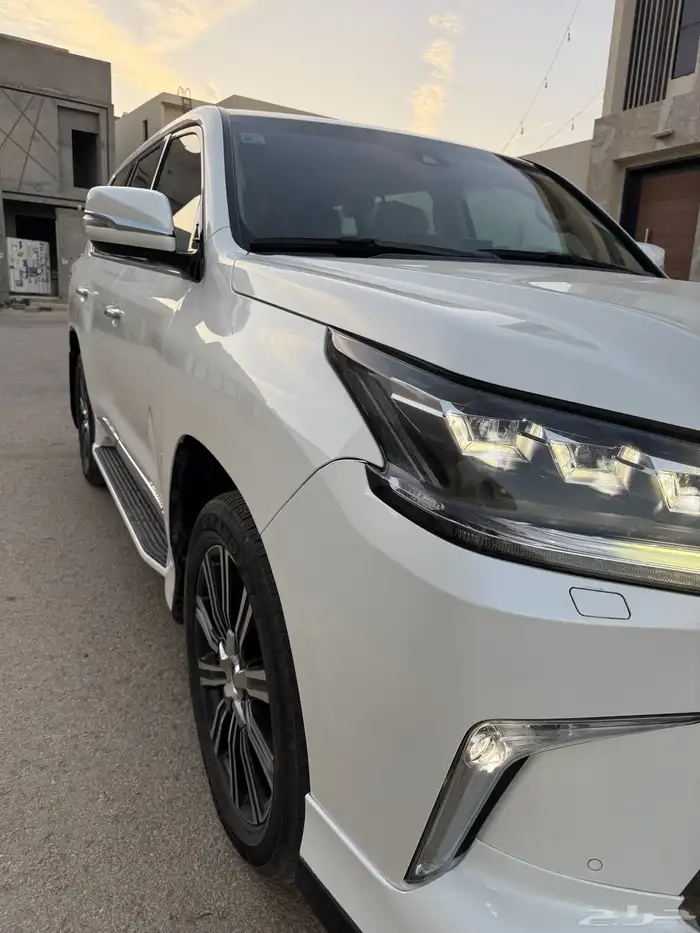 تم البيع تم البيع لكزس LX 2016 عداد 128 شرط 21