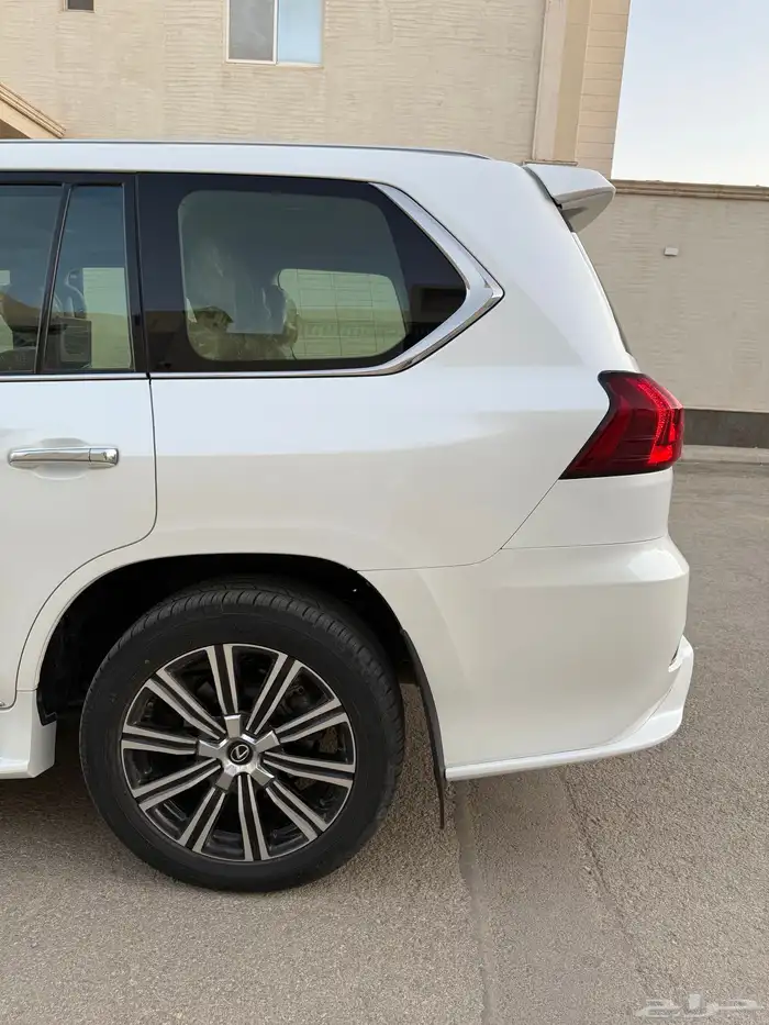تم البيع تم البيع لكزس LX 2016 عداد 128 شرط 8