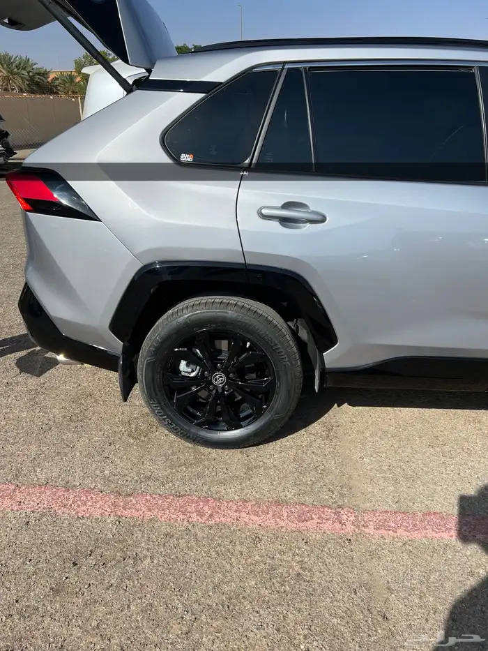 راف فور 2025 هايبرد نص فل XLE للتقبيل بنك الراجحي 10