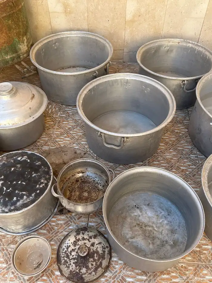 قدور وتنور للبيع رقم التواصل 5