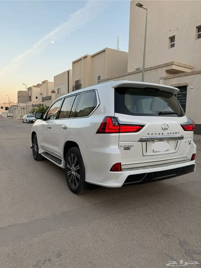 تم البيع تم البيع لكزس LX 2016 عداد 128 شرط 4