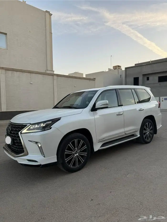 تم البيع تم البيع لكزس LX 2016 عداد 128 شرط 5