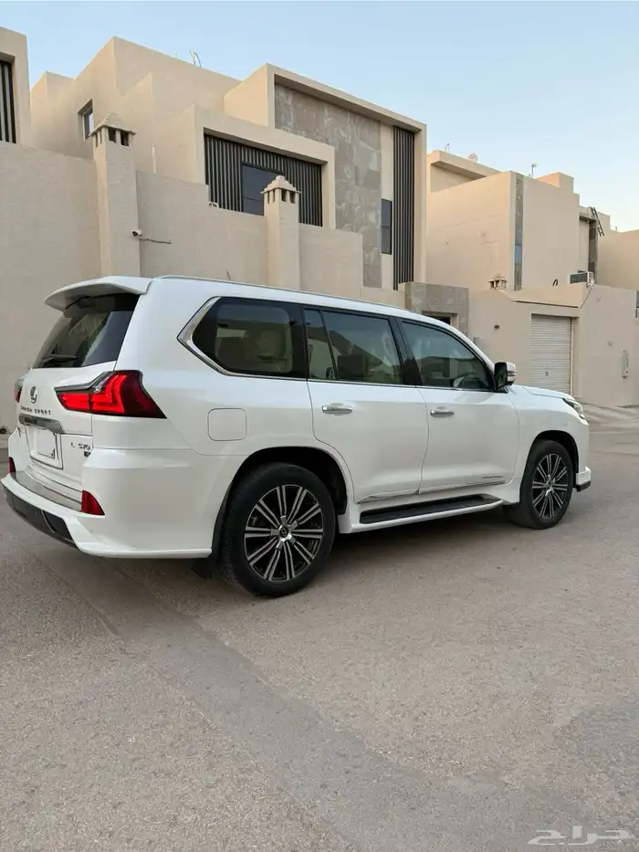 تم البيع تم البيع لكزس LX 2016 عداد 128 شرط 15