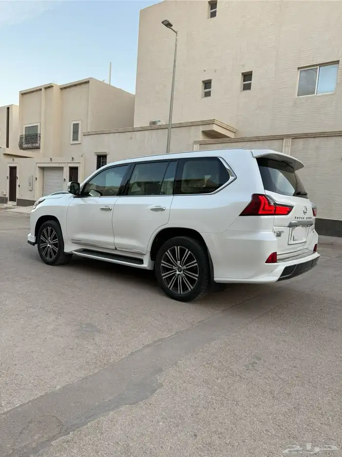 تم البيع تم البيع لكزس LX 2016 عداد 128 شرط 3