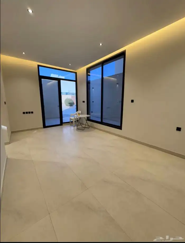 ايجار تاون هاوس جديد يحتوي على 4 غرف نوم ماستر   غرفة سواق 3