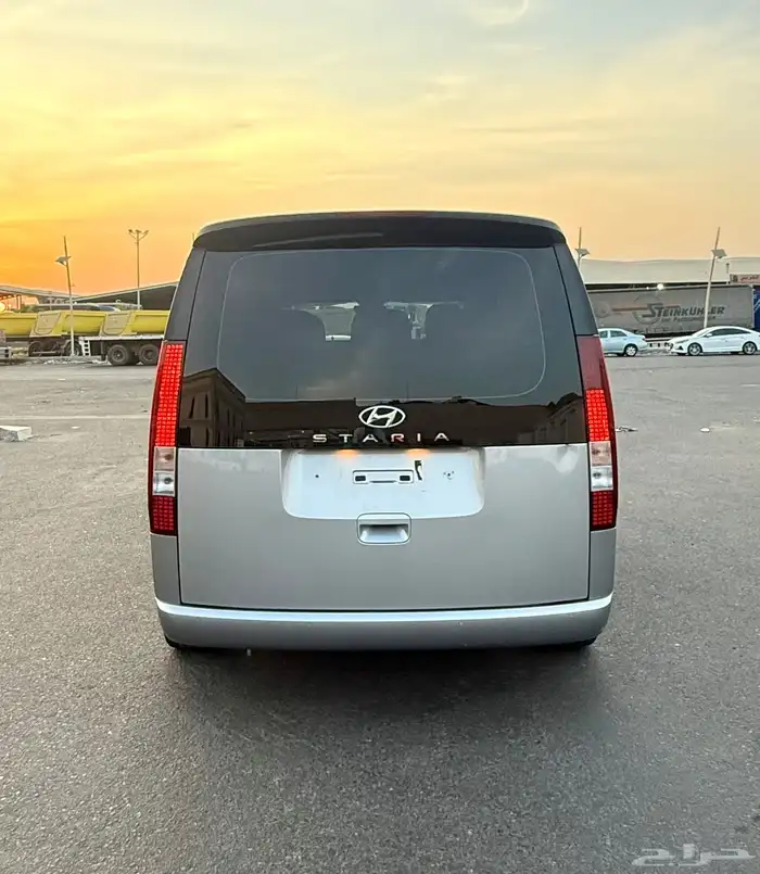 هونداي استاريا 2022 ديزل 12 راكب شبه جديد للبيع 4