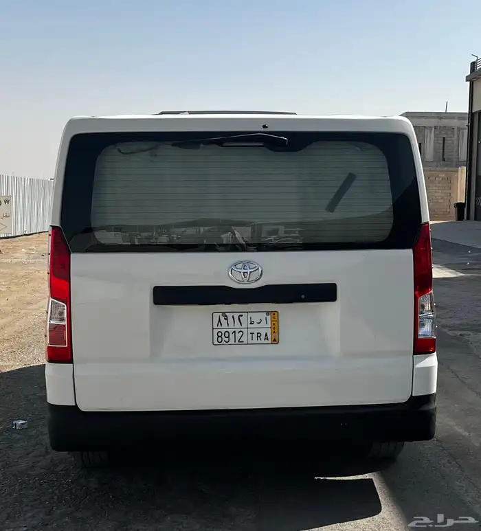 تويوتا باص هايس ثلاجة موديل 2022 3