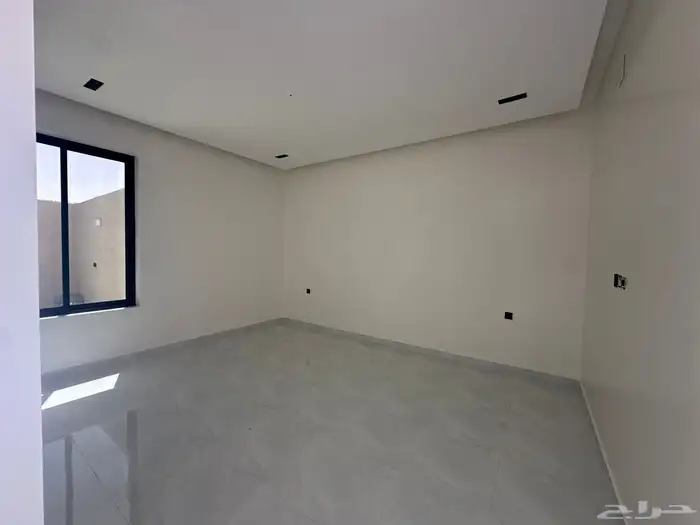 للبيع شقة ارضية بحي الراجحي 4