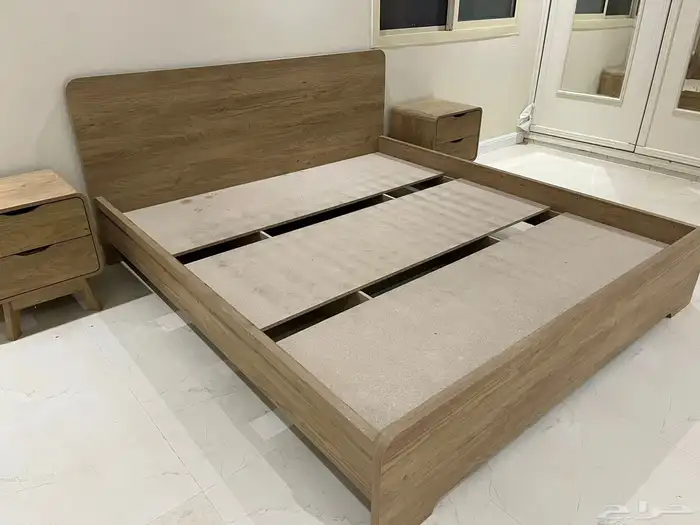 غرفة نوم سرير و كميدنه الطول 80والعرض80 1