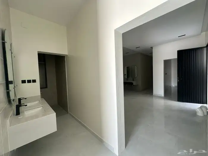 للبيع شقة ارضية بحي الراجحي 5