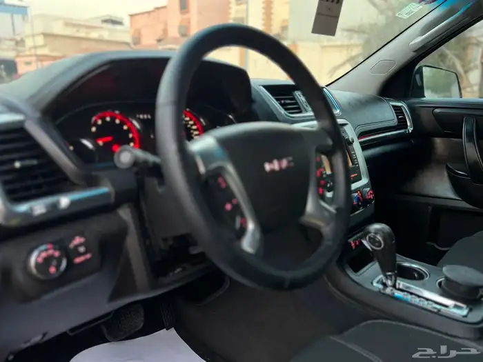 جي ام سي اكاديا 2013 نظيفه للبيع 19