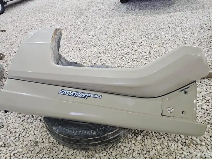 رفرف وباب شاص 2006 نظيفة 3