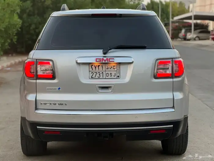 جي ام سي اكاديا 2013 نظيفه للبيع 4