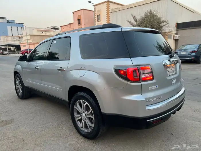 جي ام سي اكاديا 2013 نظيفه للبيع 5