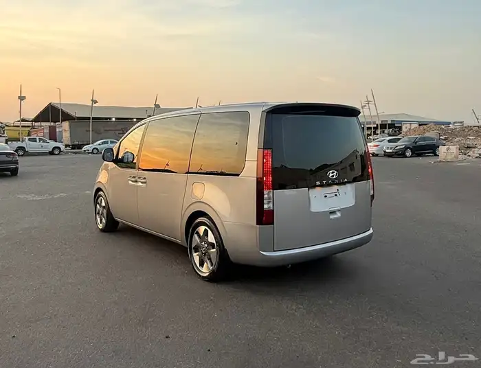 هونداي استاريا 2022 ديزل 12 راكب شبه جديد للبيع 5