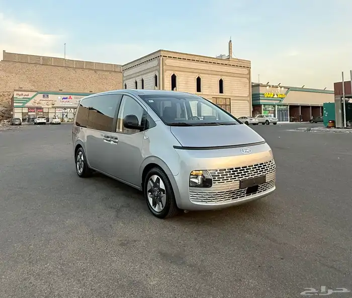 هونداي استاريا 2022 ديزل 12 راكب شبه جديد للبيع 2