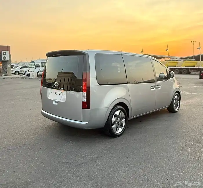 هونداي استاريا 2022 ديزل 12 راكب شبه جديد للبيع 3