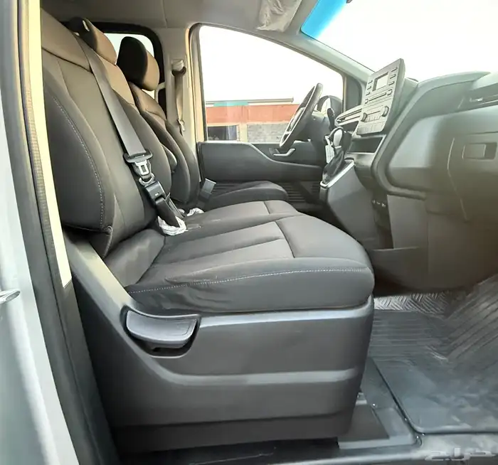 هونداي استاريا 2022 ديزل 12 راكب شبه جديد للبيع 13