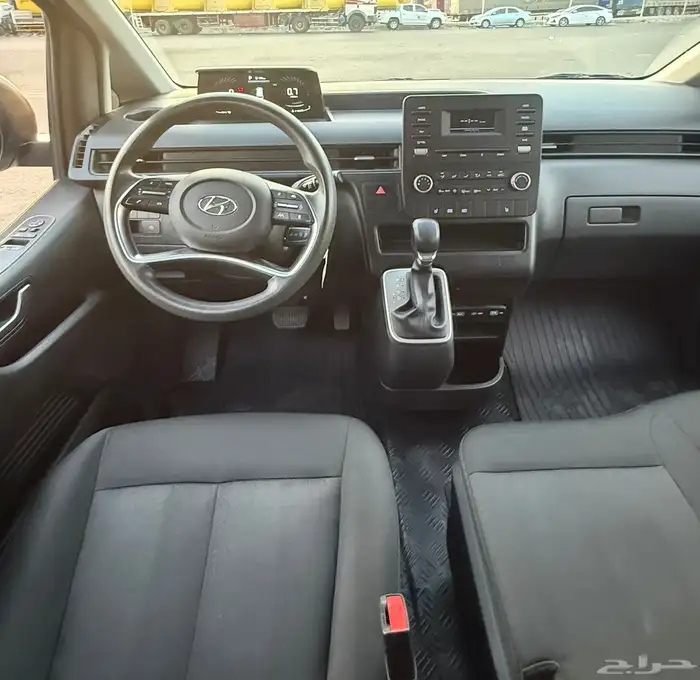 هونداي استاريا 2022 ديزل 12 راكب شبه جديد للبيع 16