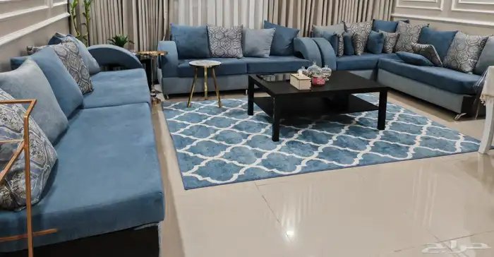 كنب مع فرشه وطاولة 0