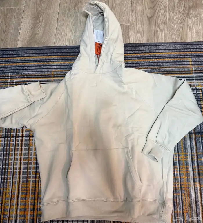 بلوفرات و تيشرتات و بناطيل رصاصية 0