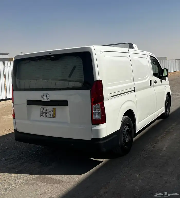 تويوتا باص هايس ثلاجة موديل 2022 4