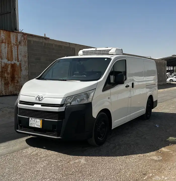 تويوتا باص هايس ثلاجة موديل 2022 1