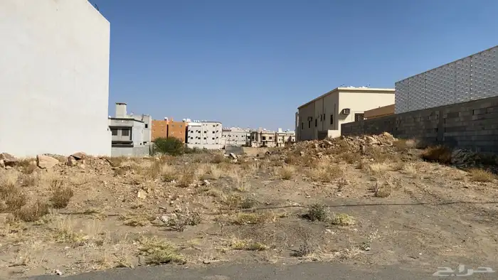 للبيع ارض شمال الخميس حي التضامن مساحة 600 م2 0