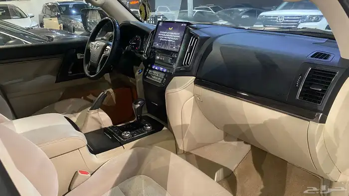 لاندكروزر 2020 فل كامل تورنق 11