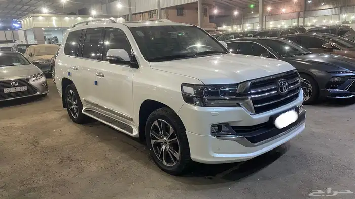 لاندكروزر 2020 فل كامل تورنق 1