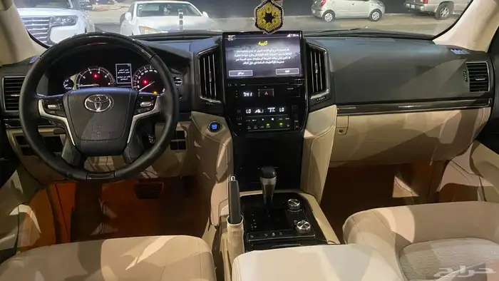 لاندكروزر 2020 فل كامل تورنق 8