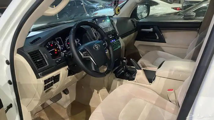 لاندكروزر 2020 فل كامل تورنق 6