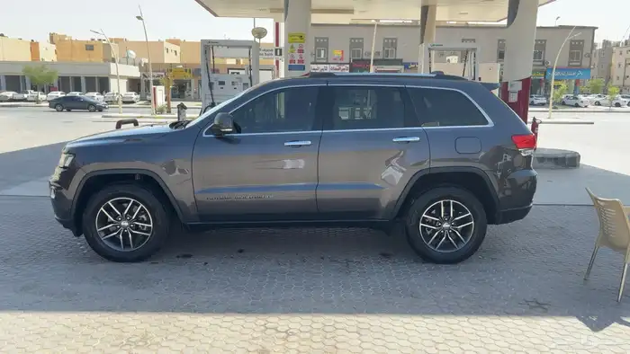 جراند شيروكي 2017 لميتد 6 سلندر 1