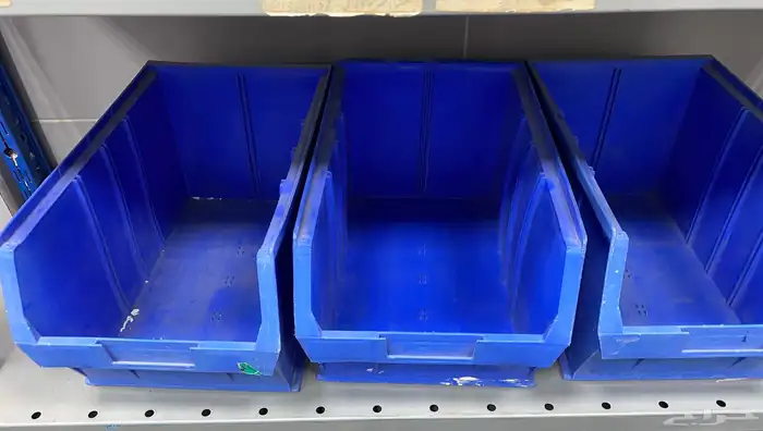 كونتر كراسي صناديق جهازين حاسب مع الشاشات  مكيف 0