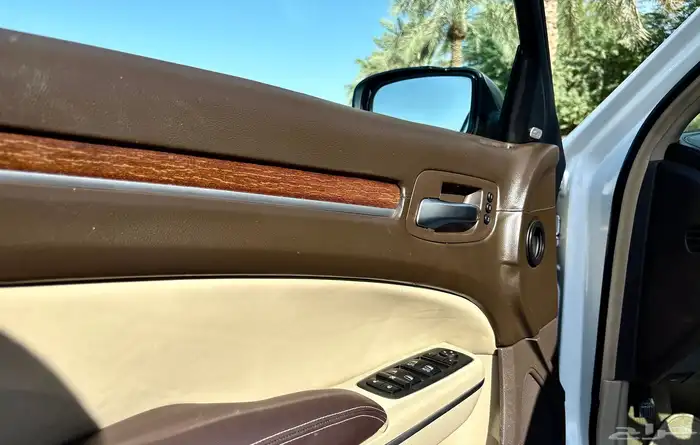 كرايزلر c300 فل كامل 29