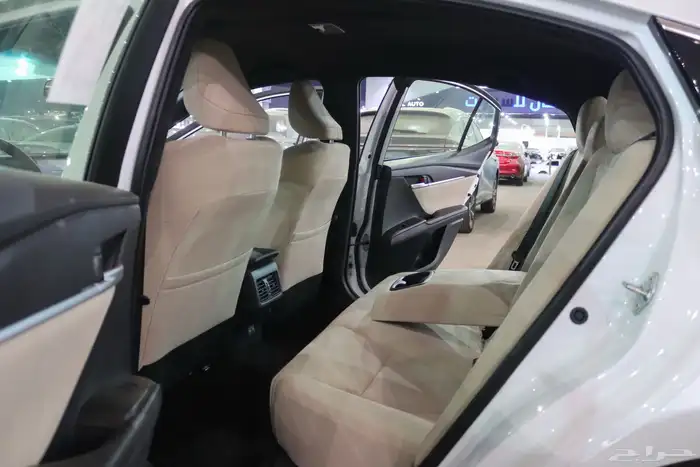 تويوتا كامري E بنزين موديل 2025 بسعر 113.000 11