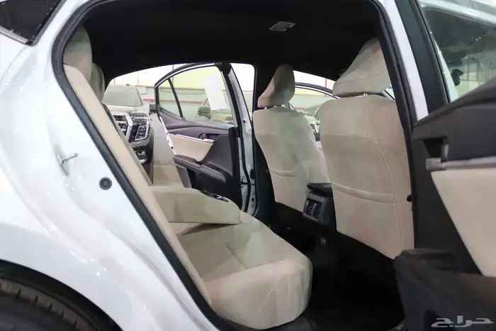 تويوتا كامري E بنزين موديل 2025 بسعر 113.000 10