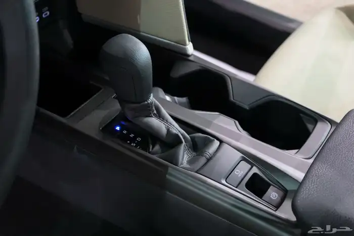 تويوتا كامري E بنزين موديل 2025 بسعر 113.000 13